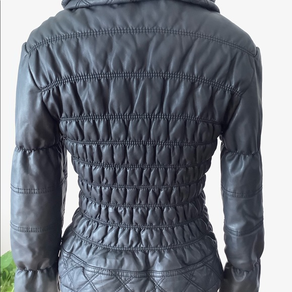 Fitted leather jacket - Picture 2 of 5